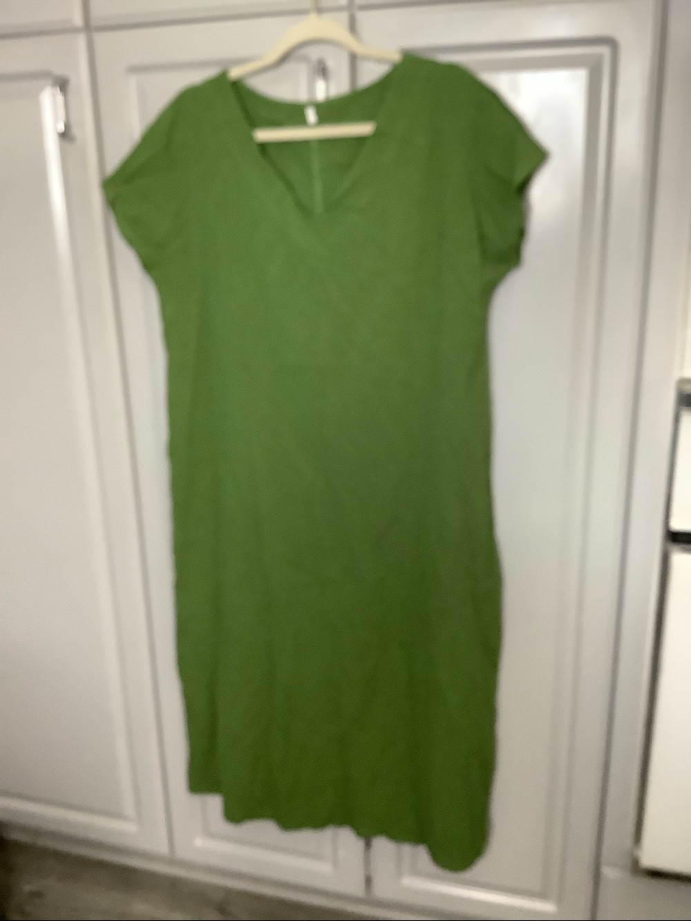 Olive Green V-Neck Midi Dress, lightweight crinkle fabric pullover dress Sz S